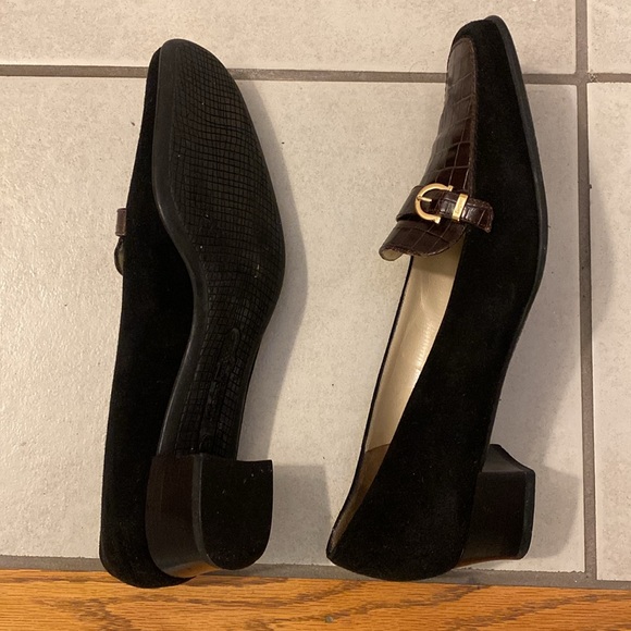 Vintage Ferragamo Pumps - Black Suede wjth Brown Croc Embossed Detail - Picture 2 of 3